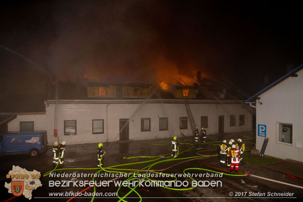 20171019 Dachstuhlbrand in Wampersdorf  Foto: Stefan Schneider BFK BADEN