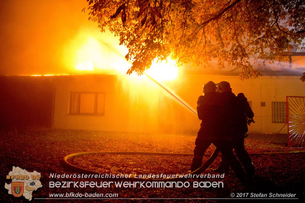 20171019 Dachstuhlbrand in Wampersdorf  Foto: Stefan Schneider BFK BADEN