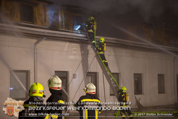 20171019 Dachstuhlbrand in Wampersdorf  Foto: Stefan Schneider BFK BADEN