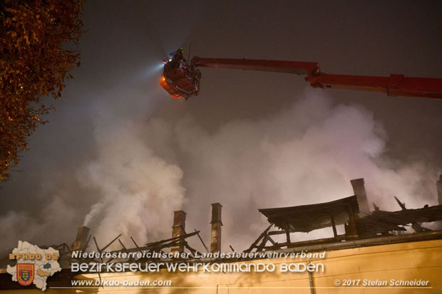 20171019 Dachstuhlbrand in Wampersdorf Foto: Stefan Schneider BFK BADEN