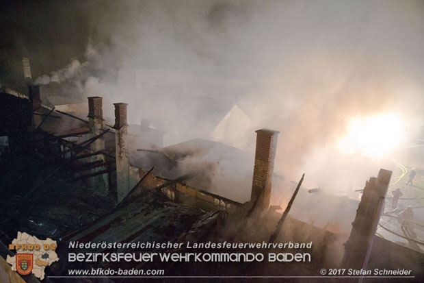 20171019 Dachstuhlbrand in Wampersdorf Foto: Stefan Schneider BFK BADEN