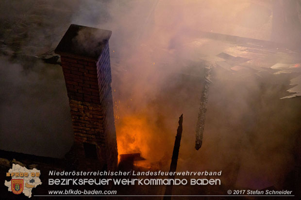 20171019 Dachstuhlbrand in Wampersdorf Foto: Stefan Schneider BFK BADEN