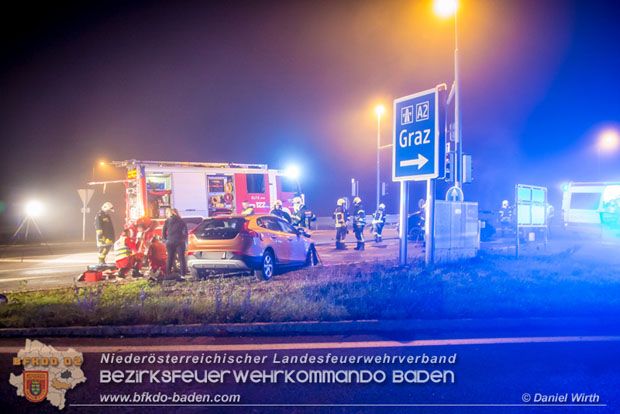 20171020 Schwerer Verkehrsunfall auf der LB212 bei der Autobahnanschlussstelle A2 Bad Vöslau  Foto: © Daniel Wirth FF Stadt Bad Vöslau