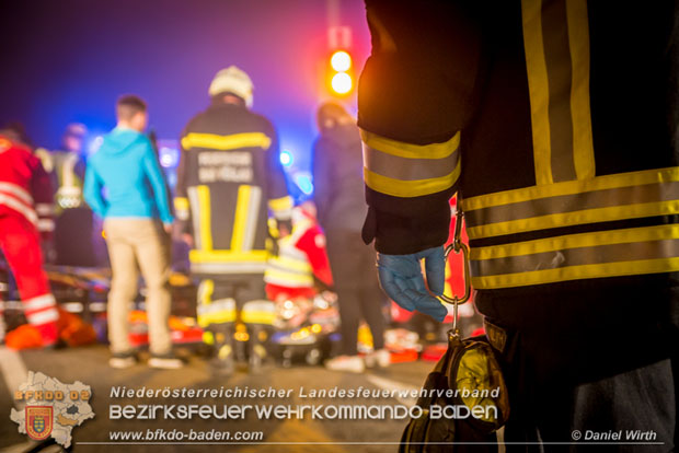 20171020 Schwerer Verkehrsunfall auf der LB212 bei der Autobahnanschlussstelle A2 Bad Vöslau  Foto: © Daniel Wirth FF Stadt Bad Vöslau