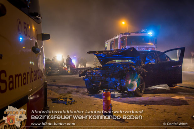 20171020 Schwerer Verkehrsunfall auf der LB212 bei der Autobahnanschlussstelle A2 Bad Vöslau  Foto: © Daniel Wirth FF Stadt Bad Vöslau