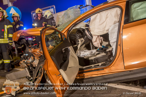 20171020 Schwerer Verkehrsunfall auf der LB212 bei der Autobahnanschlussstelle A2 Bad Vöslau  Foto: © Daniel Wirth FF Stadt Bad Vöslau