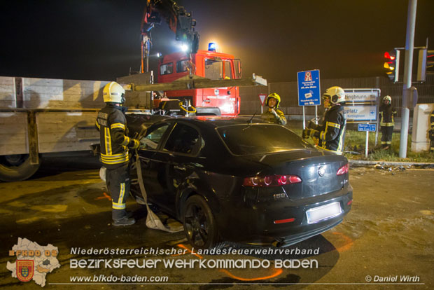 20171020 Schwerer Verkehrsunfall auf der LB212 bei der Autobahnanschlussstelle A2 Bad Vöslau  Foto: © Daniel Wirth FF Stadt Bad Vöslau