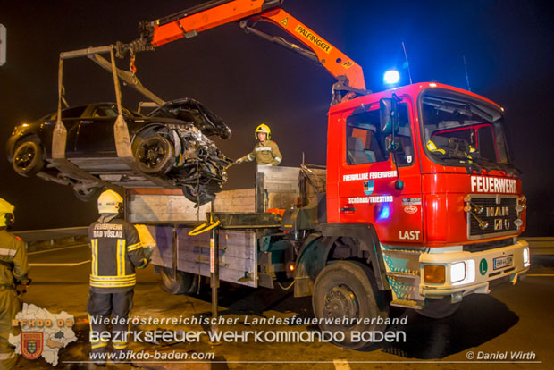 20171020 Schwerer Verkehrsunfall auf der LB212 bei der Autobahnanschlussstelle A2 Bad Vöslau  Foto: © Daniel Wirth FF Stadt Bad Vöslau