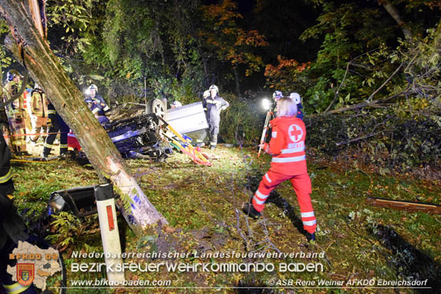 20171021 Verkehrsunfall mit Menschenrettung im Ortsgebiet Unterwaltersdorf Foto: © Rene Weiner 20171021 Verkehrsunfall mit Menschenrettung im Ortsgebiet Unterwaltersdorf Foto: © Rene Weiner