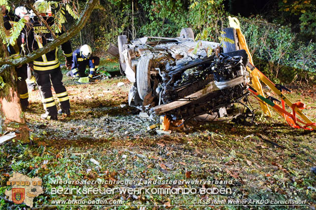 20171021 Verkehrsunfall mit Menschenrettung im Ortsgebiet Unterwaltersdorf Foto: © Rene Weiner 20171021 Verkehrsunfall mit Menschenrettung im Ortsgebiet Unterwaltersdorf Foto: © Rene Weiner