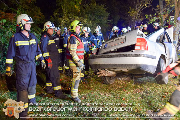 20171021 Verkehrsunfall mit Menschenrettung im Ortsgebiet Unterwaltersdorf Foto: © Rene Weiner 20171021 Verkehrsunfall mit Menschenrettung im Ortsgebiet Unterwaltersdorf Foto: © Rene Weiner