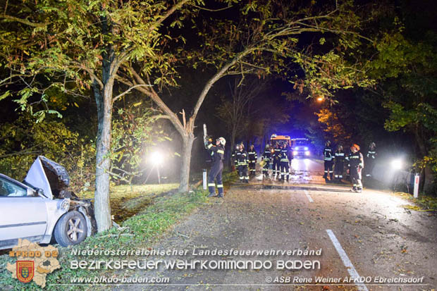 20171021 Verkehrsunfall mit Menschenrettung im Ortsgebiet Unterwaltersdorf Foto: © Rene Weiner 20171021 Verkehrsunfall mit Menschenrettung im Ortsgebiet Unterwaltersdorf Foto: © Rene Weiner