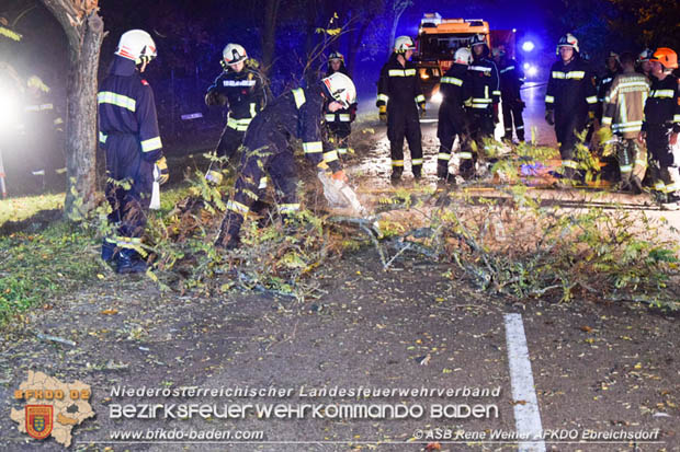20171021 Verkehrsunfall mit Menschenrettung im Ortsgebiet Unterwaltersdorf Foto: © Rene Weiner 20171021 Verkehrsunfall mit Menschenrettung im Ortsgebiet Unterwaltersdorf Foto: © Rene Weiner