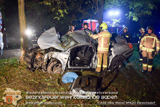 20171021 Verkehrsunfall mit Menschenrettung im Ortsgebiet Unterwaltersdorf Foto: © Rene Weiner 20171021 Verkehrsunfall mit Menschenrettung im Ortsgebiet Unterwaltersdorf Foto: © Rene Weiner
