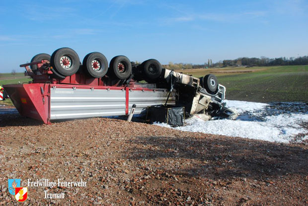 20171104 Schwerer LKW Unfall mit Todesfolge - L156 bei Moosbrunn  Foto: © Freiwillige Feuerwehr Trumau