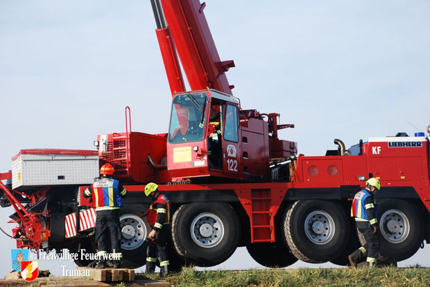 20171104 Schwerer LKW Unfall mit Todesfolge - L156 bei Moosbrunn  Foto: © Freiwillige Feuerwehr Trumau