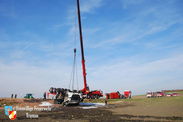 20171104 Schwerer LKW Unfall mit Todesfolge - L156 bei Moosbrunn  Foto: © Freiwillige Feuerwehr Trumau