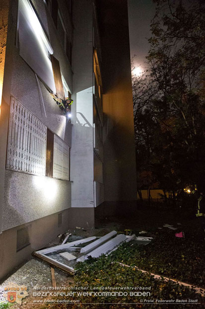 20171104 Explosion in der Wohnung einer Badener Wohnhausanlage Foto: © Freiwillige Feuerwehr Baden-Stadt 20171104 Explosion in der Wohnung einer Badener Wohnhausanlage Foto: © Freiwillige Feuerwehr Baden-Stadt