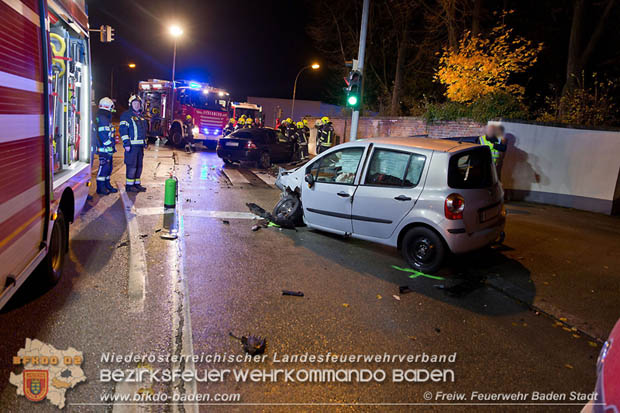 20171106 Verkehrsunfall in Baden LB212 Damgasse X Rudolf Zöllnerstraße Foto: © FF Baden-Stadt / Stefan Schneider 20171106 Verkehrsunfall in Baden LB212 Damgasse X Rudolf Zöllnerstraße Foto: © FF Baden-Stadt / Stefan Schneider