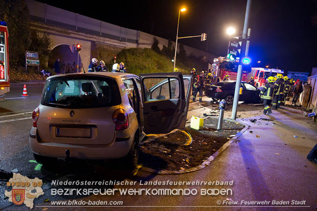 20171106 Verkehrsunfall in Baden LB212 Damgasse X Rudolf Zöllnerstraße Foto: © FF Baden-Stadt / Stefan Schneider 20171106 Verkehrsunfall in Baden LB212 Damgasse X Rudolf Zöllnerstraße Foto: © FF Baden-Stadt / Stefan Schneider