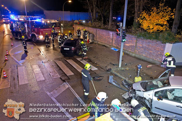 20171106 Verkehrsunfall in Baden LB212 Damgasse X Rudolf Zöllnerstraße Foto: © FF Baden-Stadt / Stefan Schneider 20171106 Verkehrsunfall in Baden LB212 Damgasse X Rudolf Zöllnerstraße Foto: © FF Baden-Stadt / Stefan Schneider
