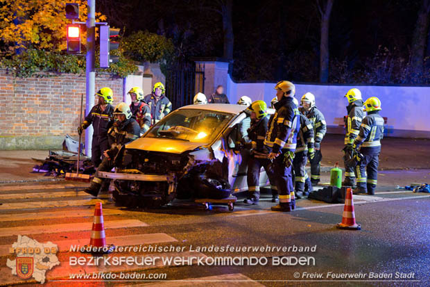 20171106 Verkehrsunfall in Baden LB212 Damgasse X Rudolf Zöllnerstraße Foto: © FF Baden-Stadt / Stefan Schneider 20171106 Verkehrsunfall in Baden LB212 Damgasse X Rudolf Zöllnerstraße Foto: © FF Baden-Stadt / Stefan Schneider