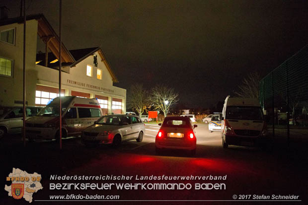 20171113 Personensuche nach 12-jaehrigen abgaengigen Bub in Pfaffstaetten  Foto: Stefan Schneider BFK BADEN