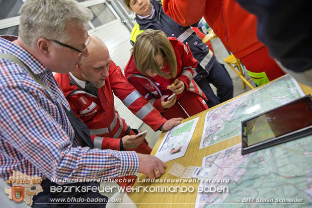 20171113 Personensuche nach 12-jaehrigen abgaengigen Bub in Pfaffstaetten  Foto: Stefan Schneider BFK BADEN
