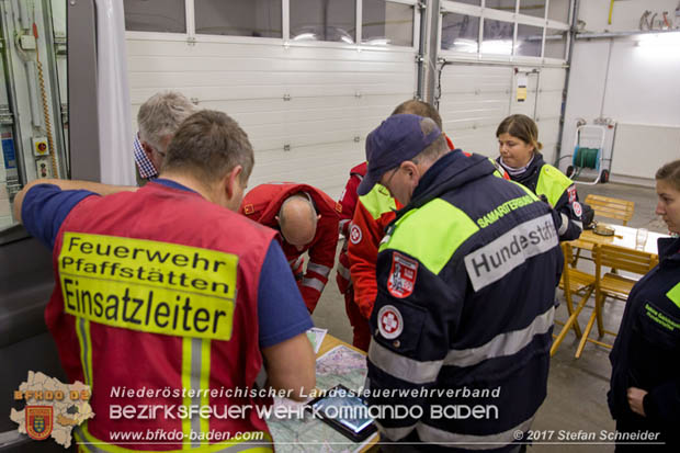 20171113 Personensuche nach 12-jaehrigen abgaengigen Bub in Pfaffstaetten  Foto: Stefan Schneider BFK BADEN