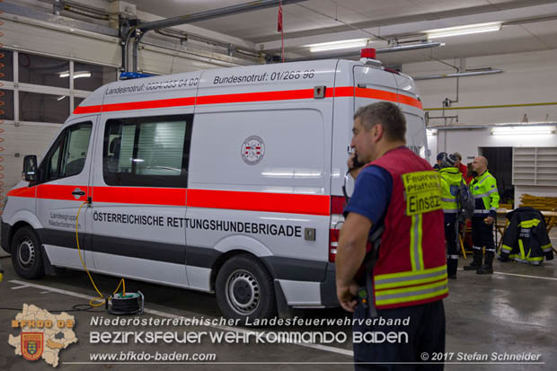 20171113 Personensuche nach 12-jaehrigen abgaengigen Bub in Pfaffstaetten  Foto: Stefan Schneider BFK BADEN