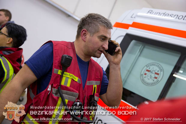 20171113 Personensuche nach 12-jaehrigen abgaengigen Bub in Pfaffstaetten  Foto: Stefan Schneider BFK BADEN