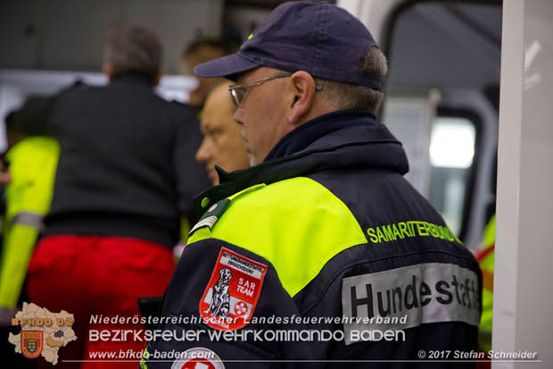 20171113 Personensuche nach 12-jaehrigen abgaengigen Bub in Pfaffstaetten  Foto: Stefan Schneider BFK BADEN