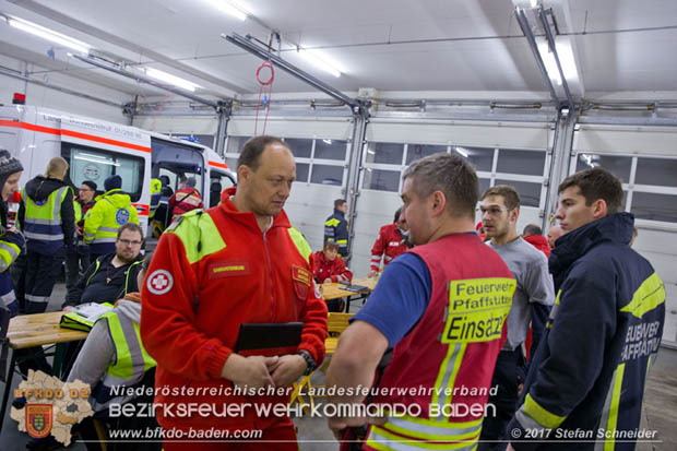 20171113 Personensuche nach 12-jaehrigen abgaengigen Bub in Pfaffstaetten  Foto: Stefan Schneider BFK BADEN