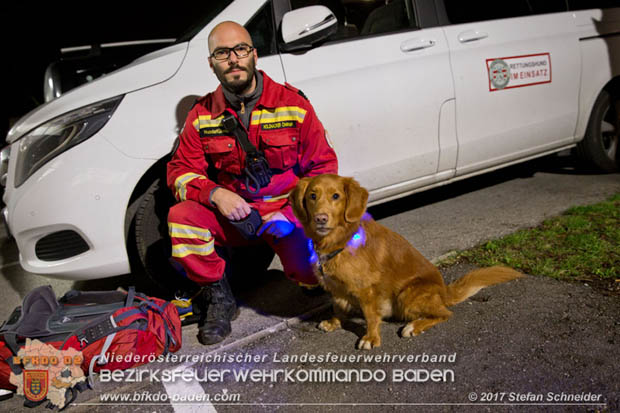 20171113 Personensuche nach 12-jaehrigen abgaengigen Bub in Pfaffstaetten  Foto: Stefan Schneider BFK BADEN