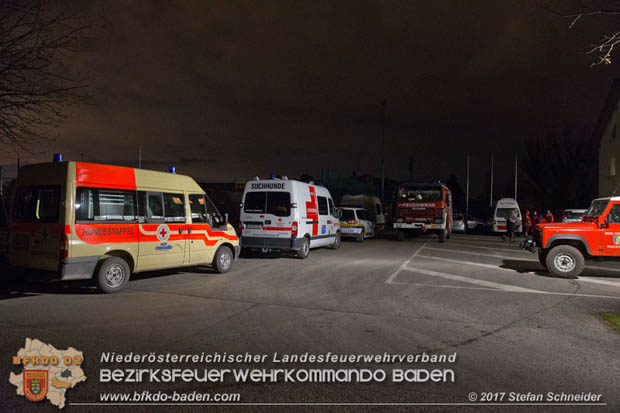20171113 Personensuche nach 12-jaehrigen abgaengigen Bub in Pfaffstaetten  Foto: Stefan Schneider BFK BADEN