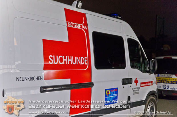 20171113 Personensuche nach 12-jaehrigen abgaengigen Bub in Pfaffstaetten  Foto: Stefan Schneider BFK BADEN