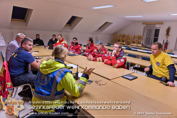 20171113 Personensuche nach 12-jaehrigen abgaengigen Bub in Pfaffstaetten  Foto: Stefan Schneider BFK BADEN