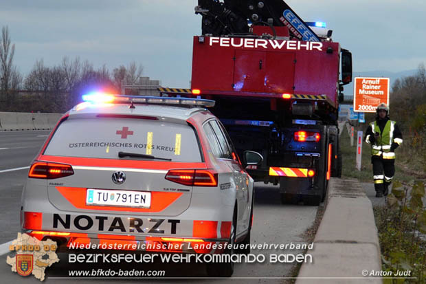 20171119 Verkehrsunfall auf der A2 zwischen Traiskirchen und Baden  Foto: © Anton Judt