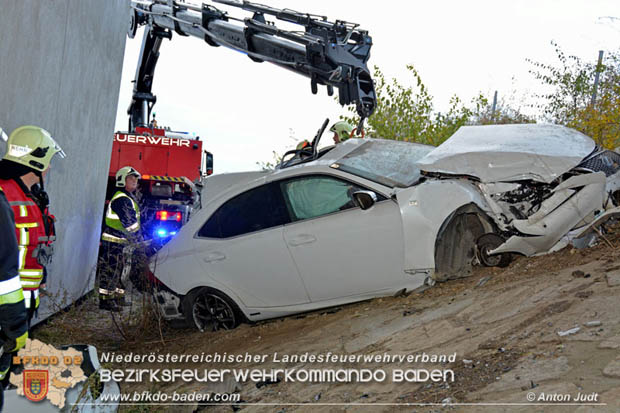 20171119 Verkehrsunfall auf der A2 zwischen Traiskirchen und Baden  Foto: © Anton Judt