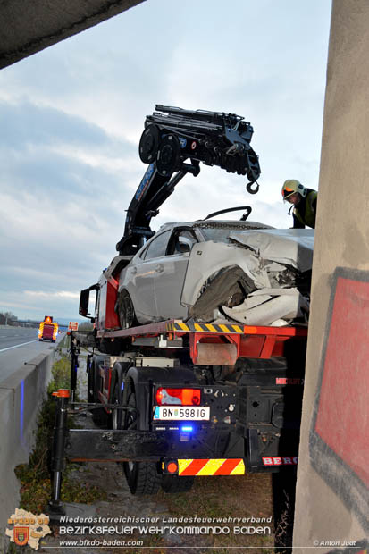 20171119 Verkehrsunfall auf der A2 zwischen Traiskirchen und Baden  Foto: © Anton Judt