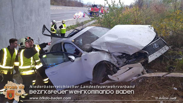 20171119 Verkehrsunfall auf der A2 zwischen Traiskirchen und Baden  Foto: © Anton Judt