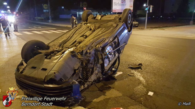 20171119 Verkehrsunfall im Ortsgebiet von Berndorf Foto: MaiR FF Berndorf-Stadt 20171119 Verkehrsunfall im Ortsgebiet von Berndorf Foto: MaiR FF Berndorf-Stadt