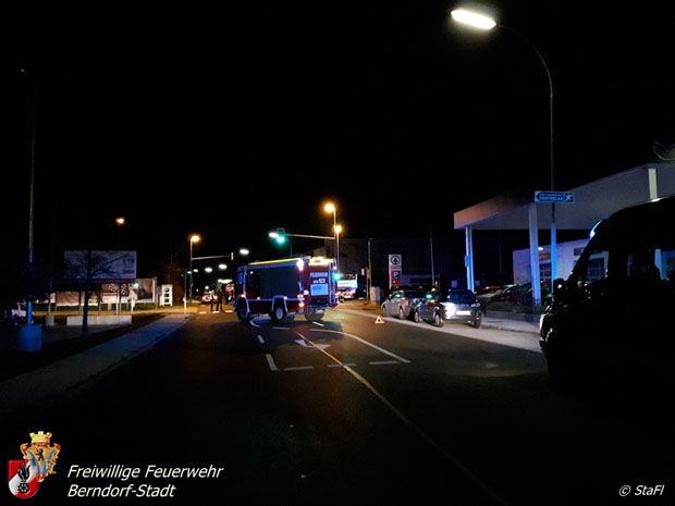 20171119 Verkehrsunfall im Ortsgebiet von Berndorf Foto: Florian Stadler FF Berndorf-Stadt 20171119 Verkehrsunfall im Ortsgebiet von Berndorf Foto: Florian Stadler FF Berndorf-Stadt