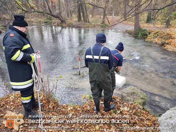 20171120 Tresorbergung aus der Fischa bei Pottendorf Foto: © Freiwillige Feuerwehr Pottendorf 20171120 Tresorbergung aus der Fischa bei Pottendorf Foto: © Freiwillige Feuerwehr Pottendorf