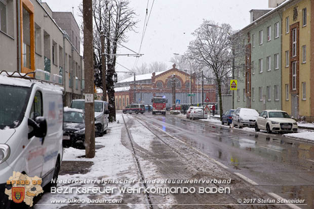 20171130 Mann geriet unter Badner Bahn Garnitur in Baden-Leesdorf Foto: © Stefan Schneider 20171130 Mann geriet unter Badner Bahn Garnitur in Baden-Leesdorf Foto: © Stefan Schneider