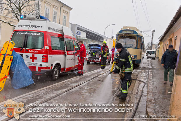 20171130 Mann geriet unter Badner Bahn Garnitur in Baden-Leesdorf Foto: © Stefan Schneider 20171130 Mann geriet unter Badner Bahn Garnitur in Baden-Leesdorf Foto: © Stefan Schneider