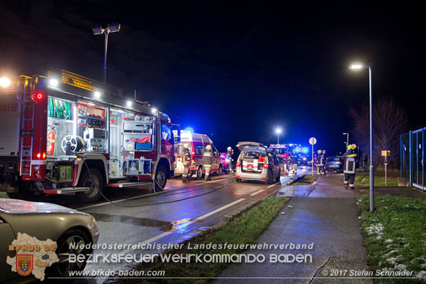 20171204 Frontalzusammenstoß zweier Pkws Freilandgebiet auf der Oberwaltersdorferstraße (L4012) zwischen Tribuswinkel u. Schaflerhofsiedlung  Foto: © Stefan Schneider BFK BADEN