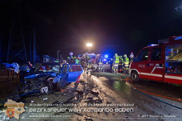20171204 Frontalzusammenstoß zweier Pkws Freilandgebiet auf der Oberwaltersdorferstraße (L4012) zwischen Tribuswinkel u. Schaflerhofsiedlung  Foto: © Stefan Schneider BFK BADEN