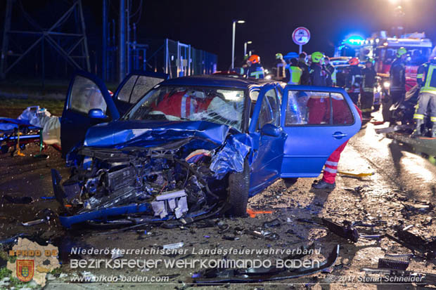 20171204 Frontalzusammenstoß zweier Pkws Freilandgebiet auf der Oberwaltersdorferstraße (L4012) zwischen Tribuswinkel u. Schaflerhofsiedlung  Foto: © Stefan Schneider BFK BADEN
