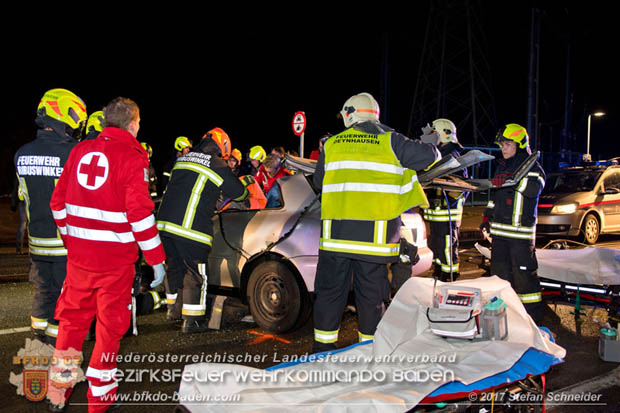 20171204 Frontalzusammenstoß zweier Pkws Freilandgebiet auf der Oberwaltersdorferstraße (L4012) zwischen Tribuswinkel u. Schaflerhofsiedlung  Foto: © Stefan Schneider BFK BADEN